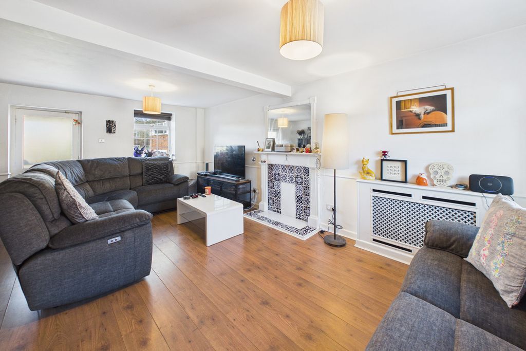 Property photo 2 of 21