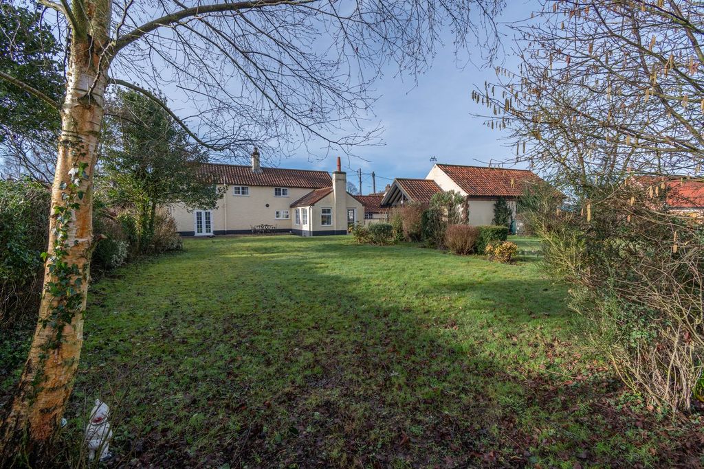 Property photo 2 of 21