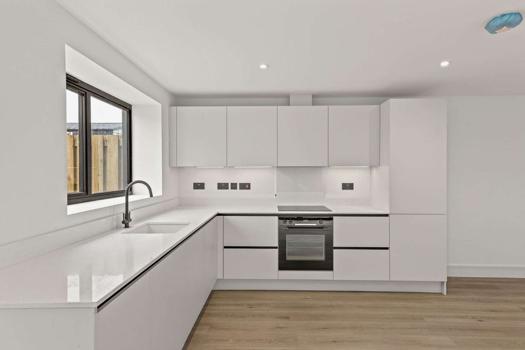 Property photo 3 of 18 Kitchen/Sitting Room