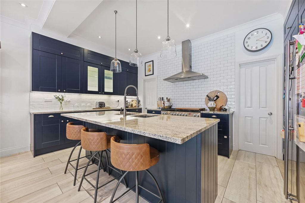 Property photo 3 of 14 Cromwell Grove - Kitchena3