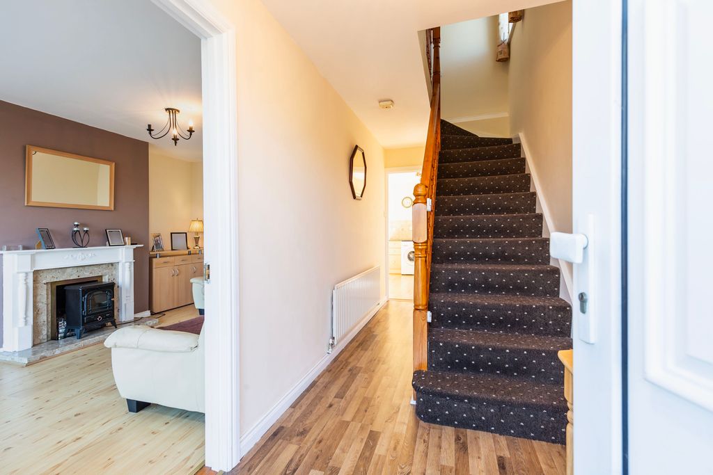 Property photo 3 of 27