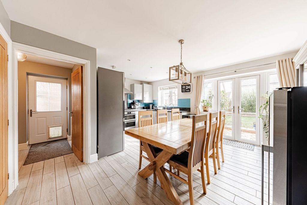 Property photo 3 of 32 Kitchen/Dining Room (1)