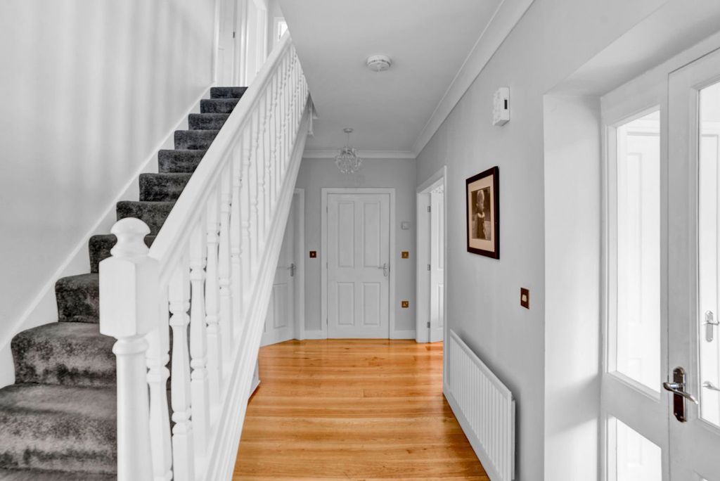 Property photo 3 of 27