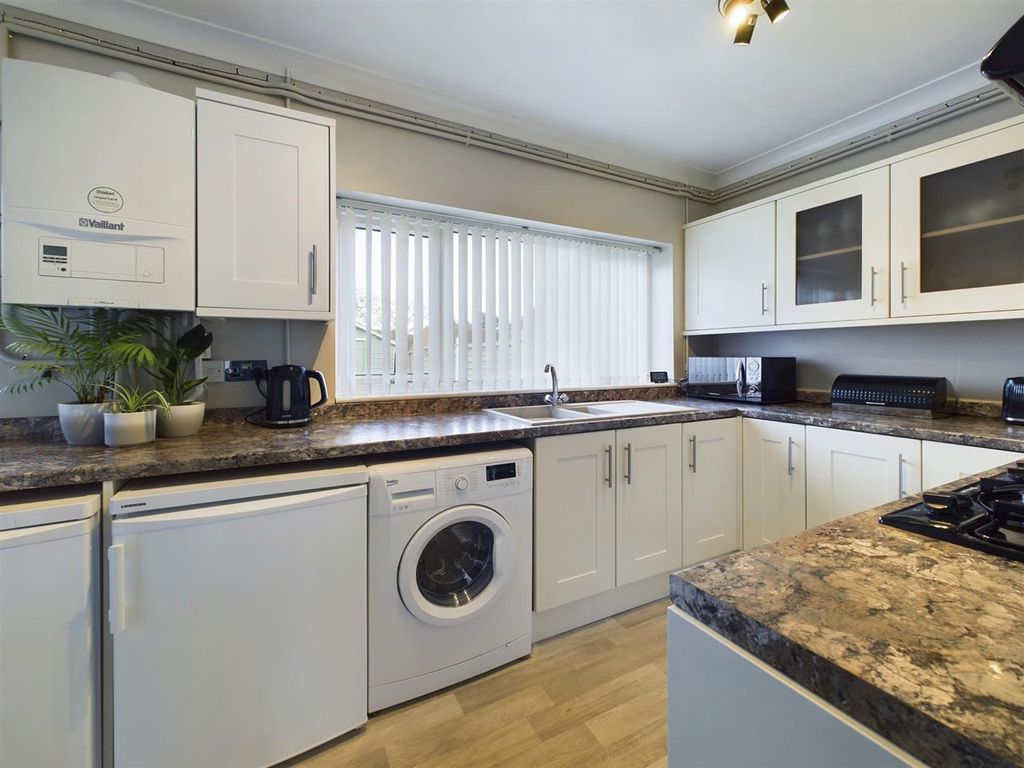 Property photo 3 of 29 Kitchen