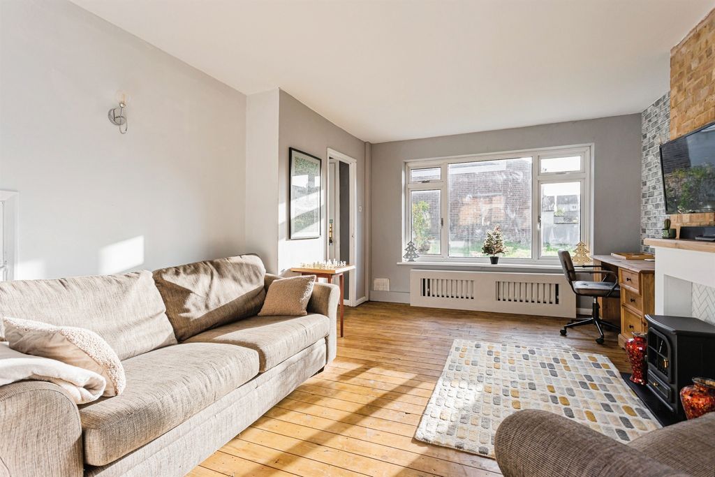 Property photo 3 of 19