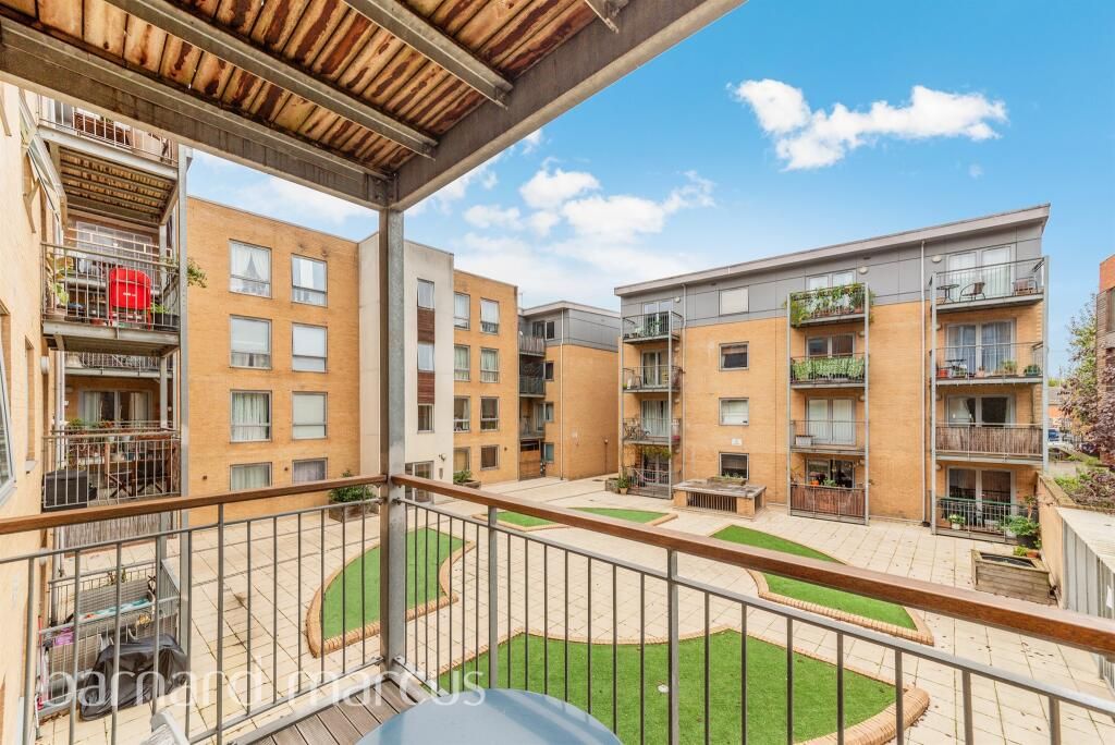 Property photo 2 of 8 Balcony