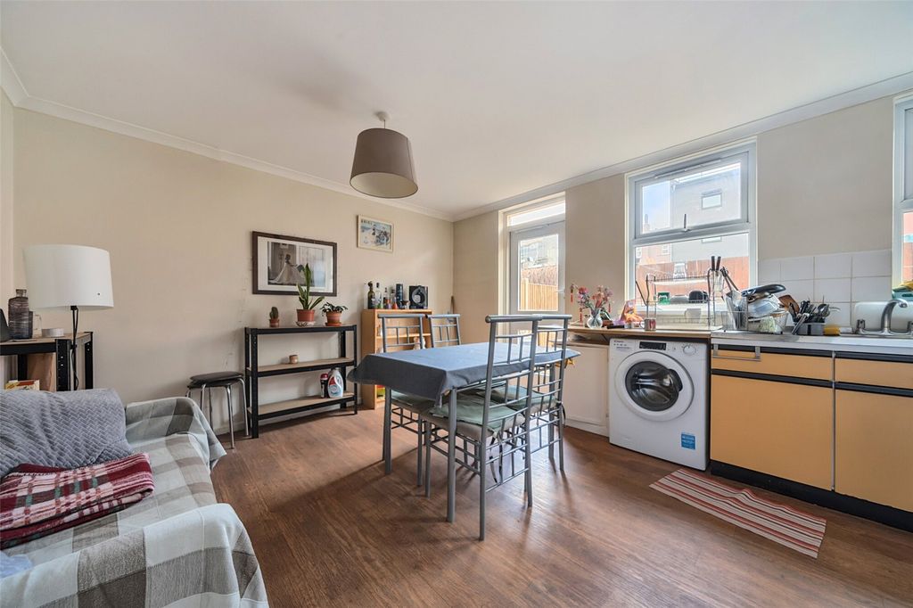 Property photo 3 of 18 Reception