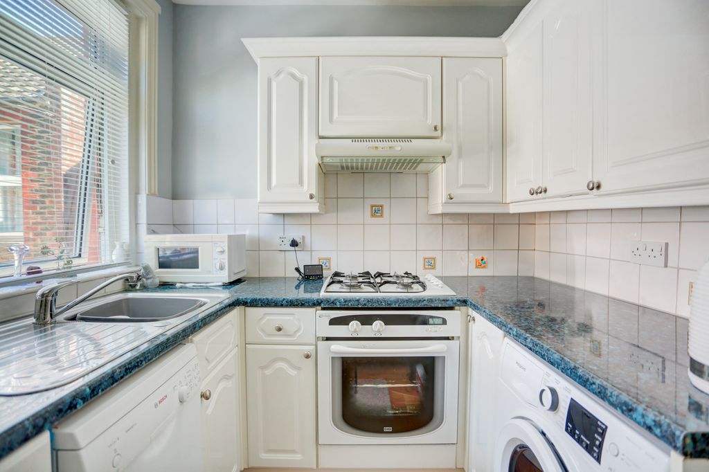 Property photo 3 of 14 Kitchen1