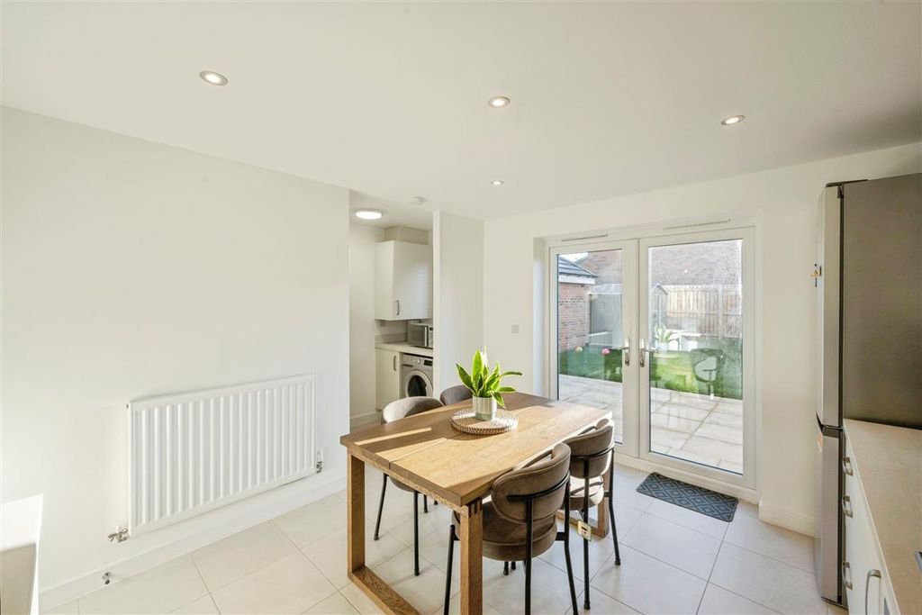 Property photo 3 of 16 Kitchen