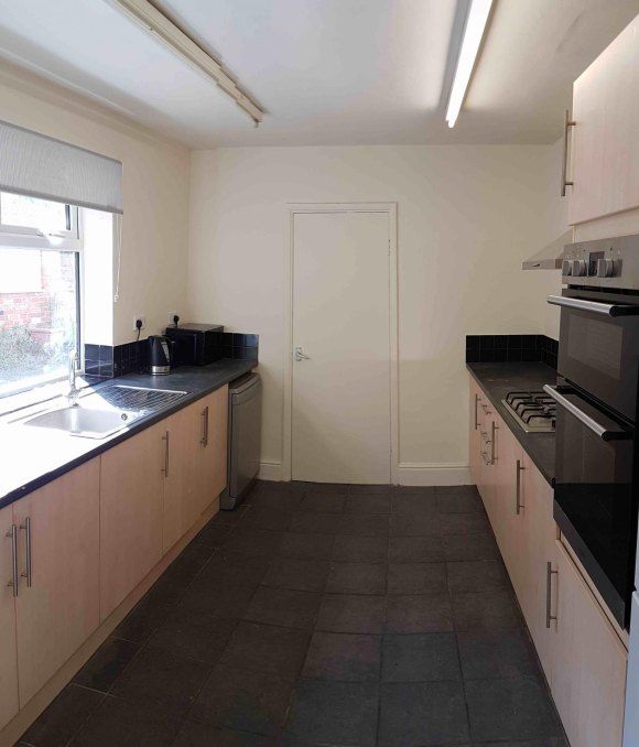 Property photo 3 of 8 Kitchen