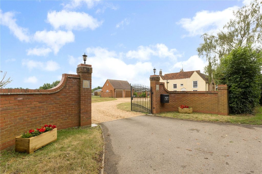 Property photo 3 of 32 Gated Entrance