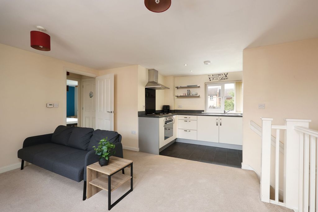 Property photo 3 of 12