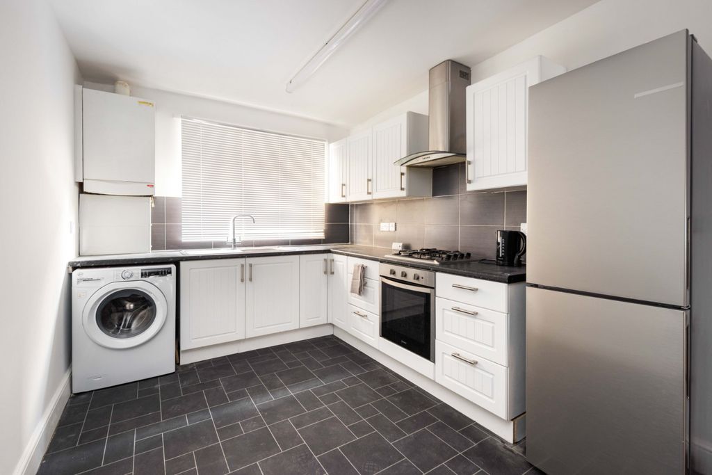 Property photo 3 of 8 Kitchen