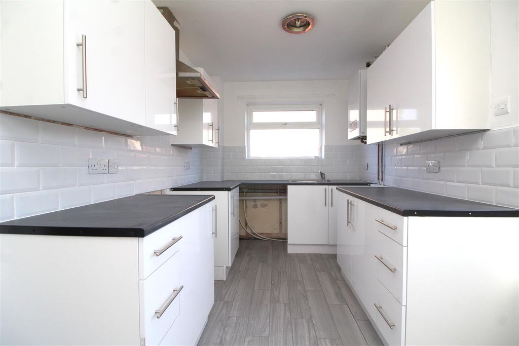 Property photo 2 of 10 Kitchen .Jpg