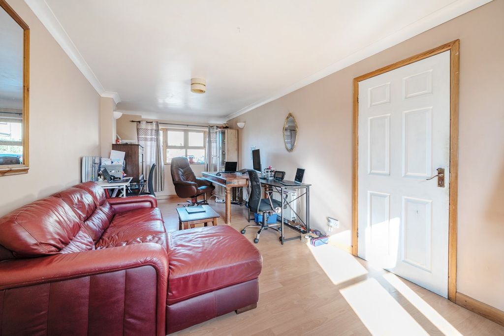 Property photo 3 of 23