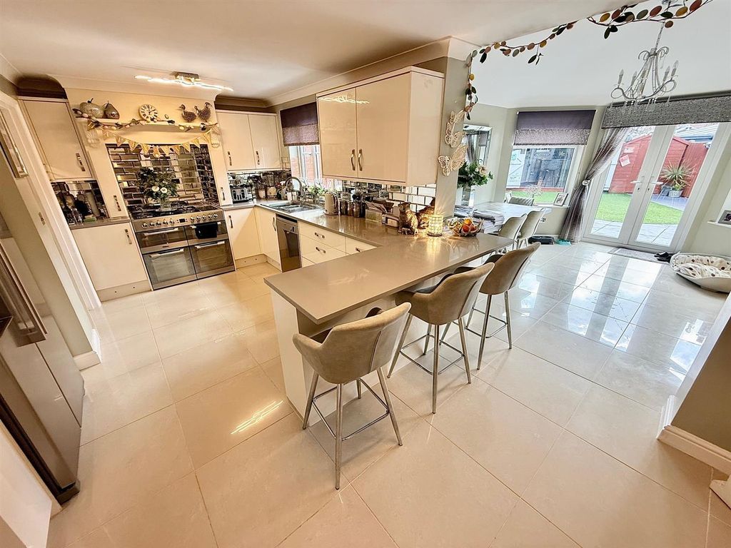 Property photo 3 of 28 Kitchen