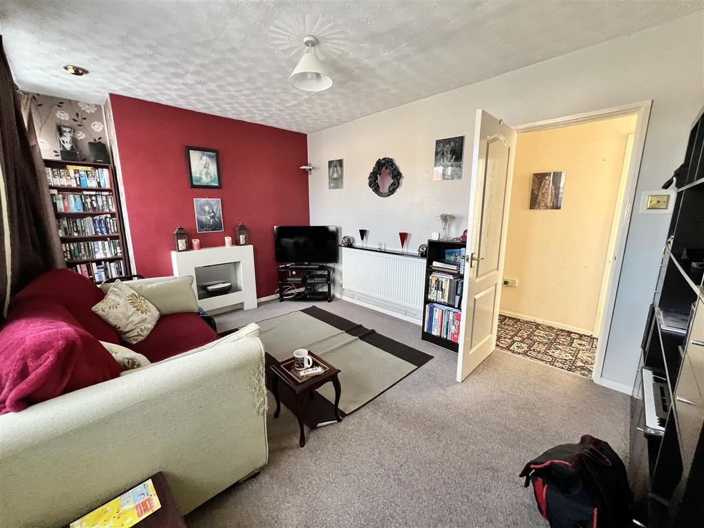 Property photo 3 of 13 Living Room