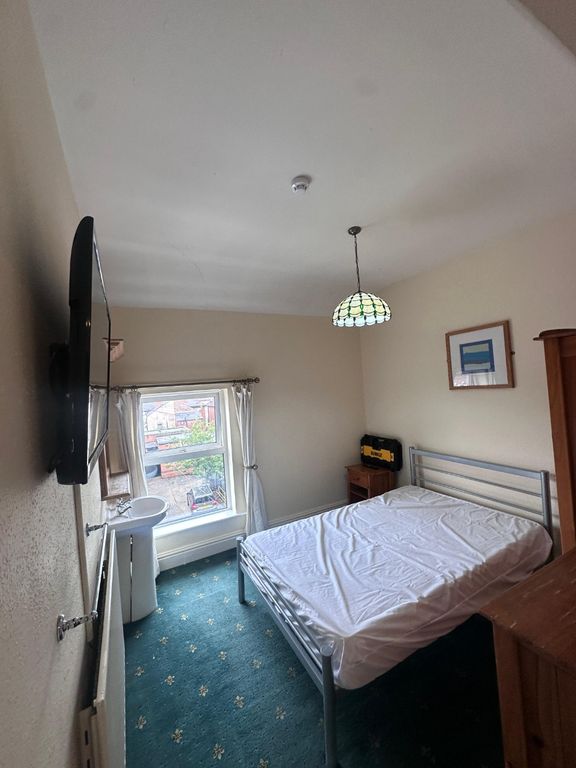 Property photo 3 of 5 5192893