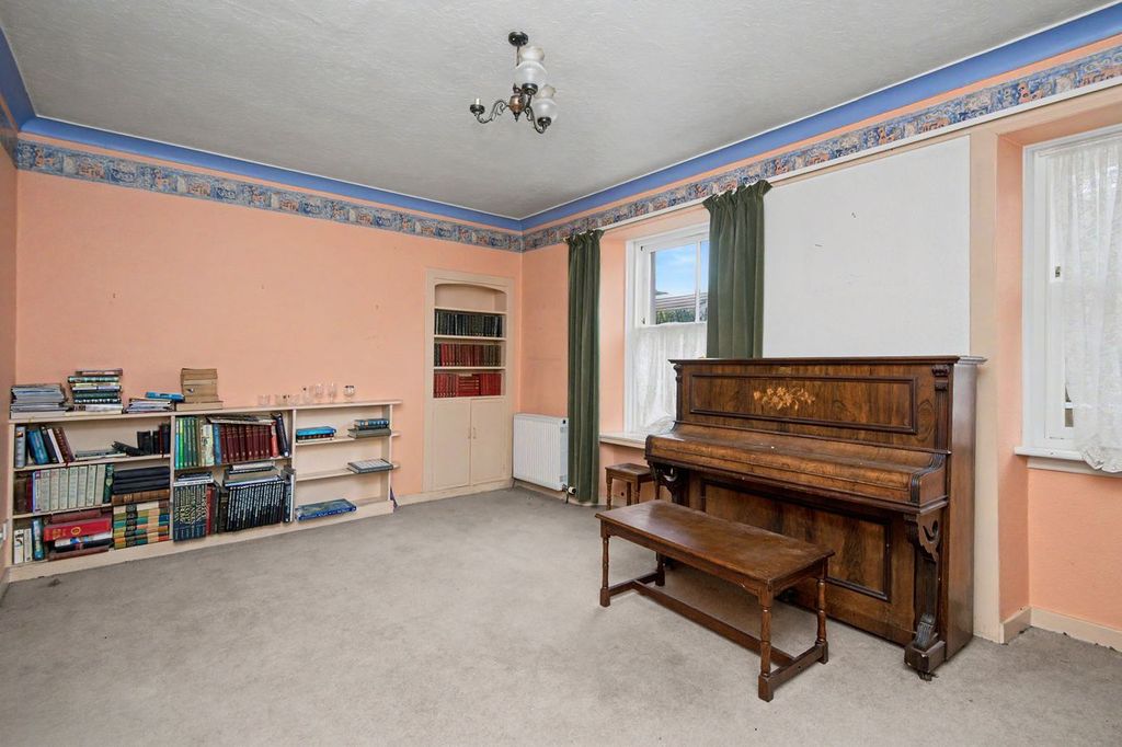 Property photo 2 of 12