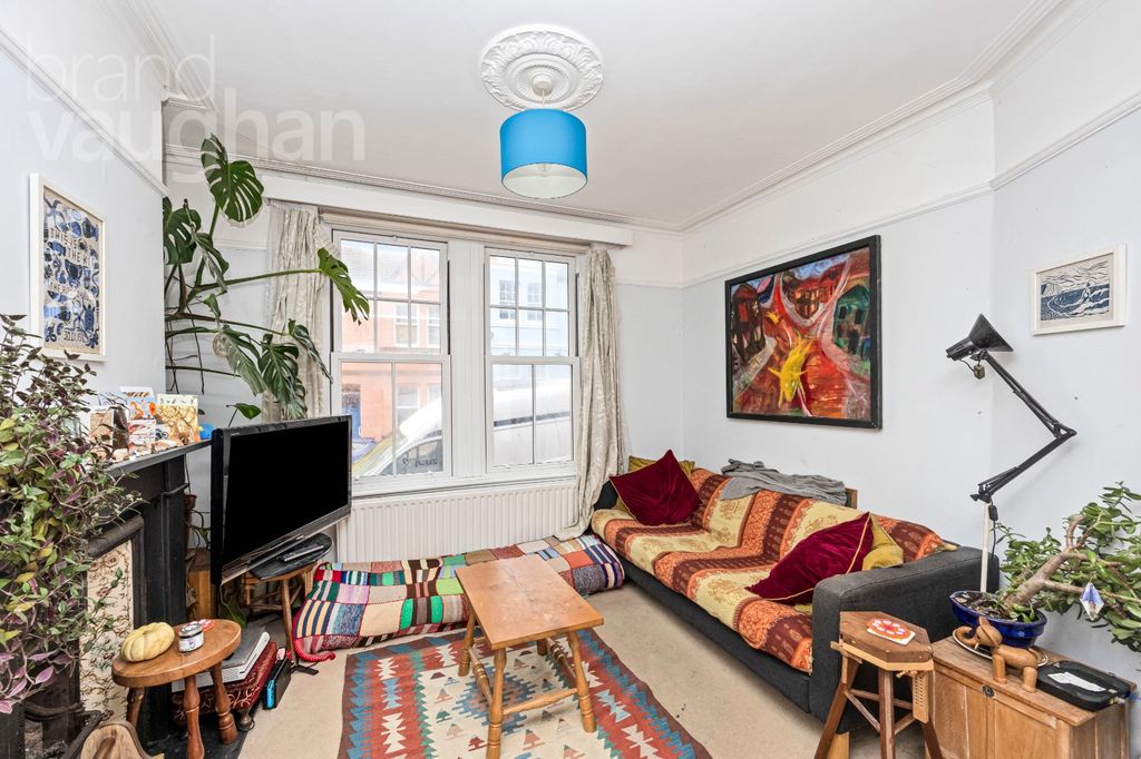 Property photo 3 of 16 Picture 3