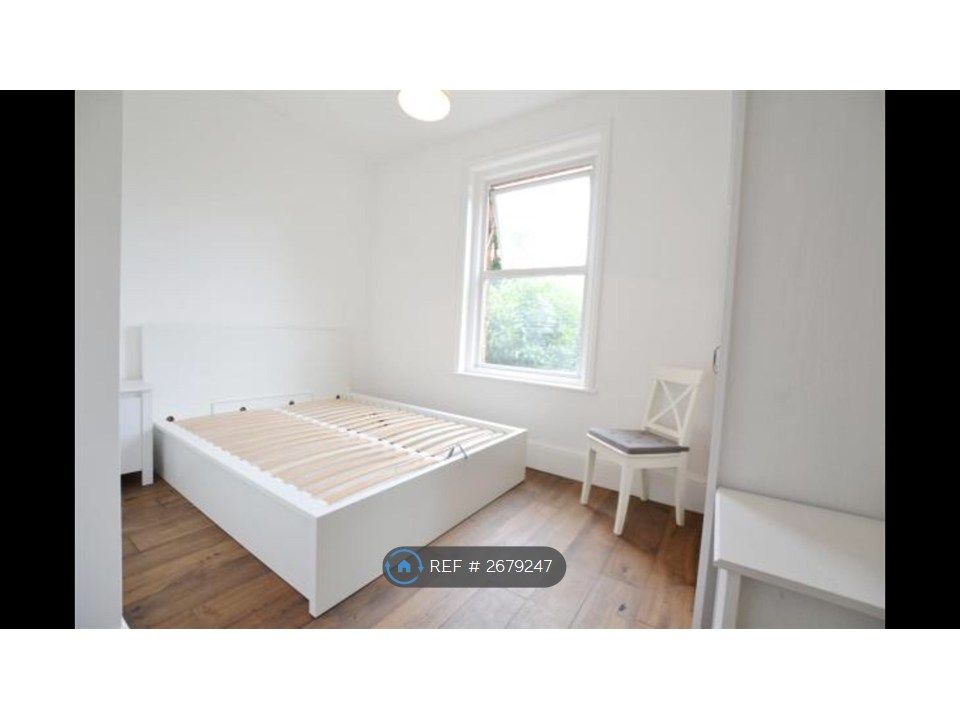 Property photo 3 of 8 Bedroom 1