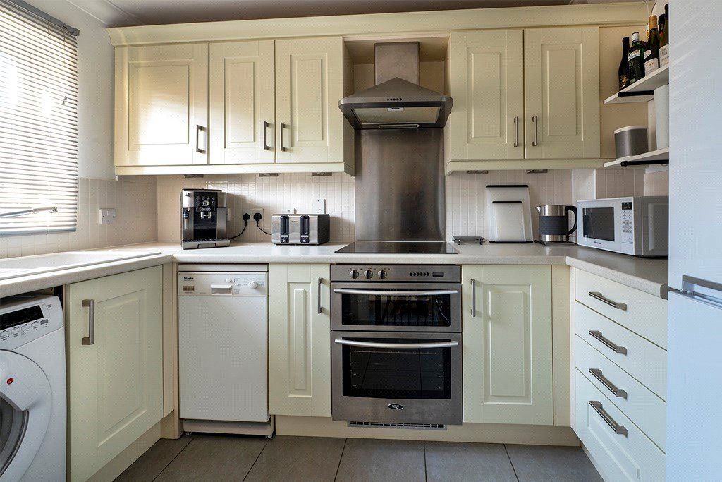 Property photo 2 of 16 Picture No. 12