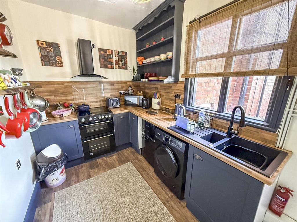 Property photo 2 of 17 Kitchen