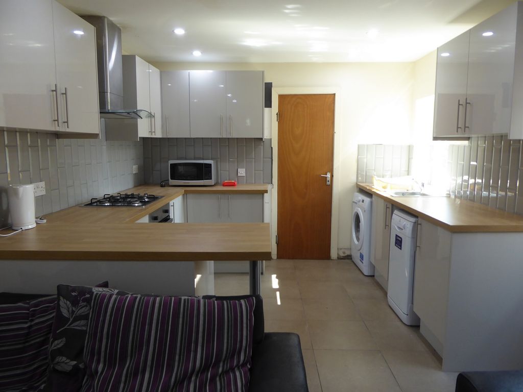 Property photo 2 of 10 Photo 3