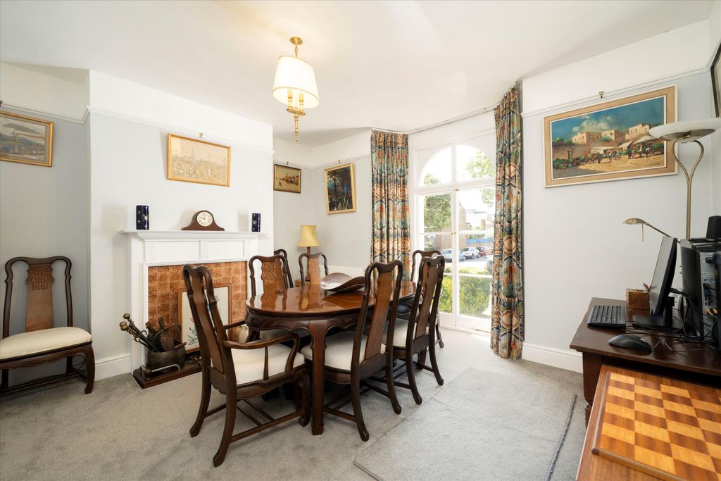 Property photo 2 of 17 Image