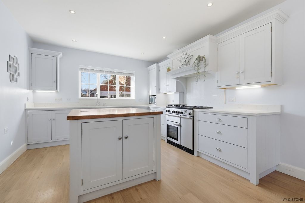 Property photo 3 of 33 4750342