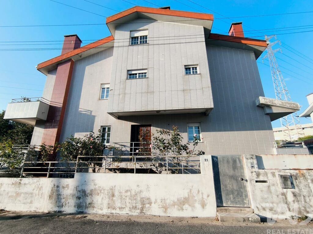 Property photo 1 of 36
