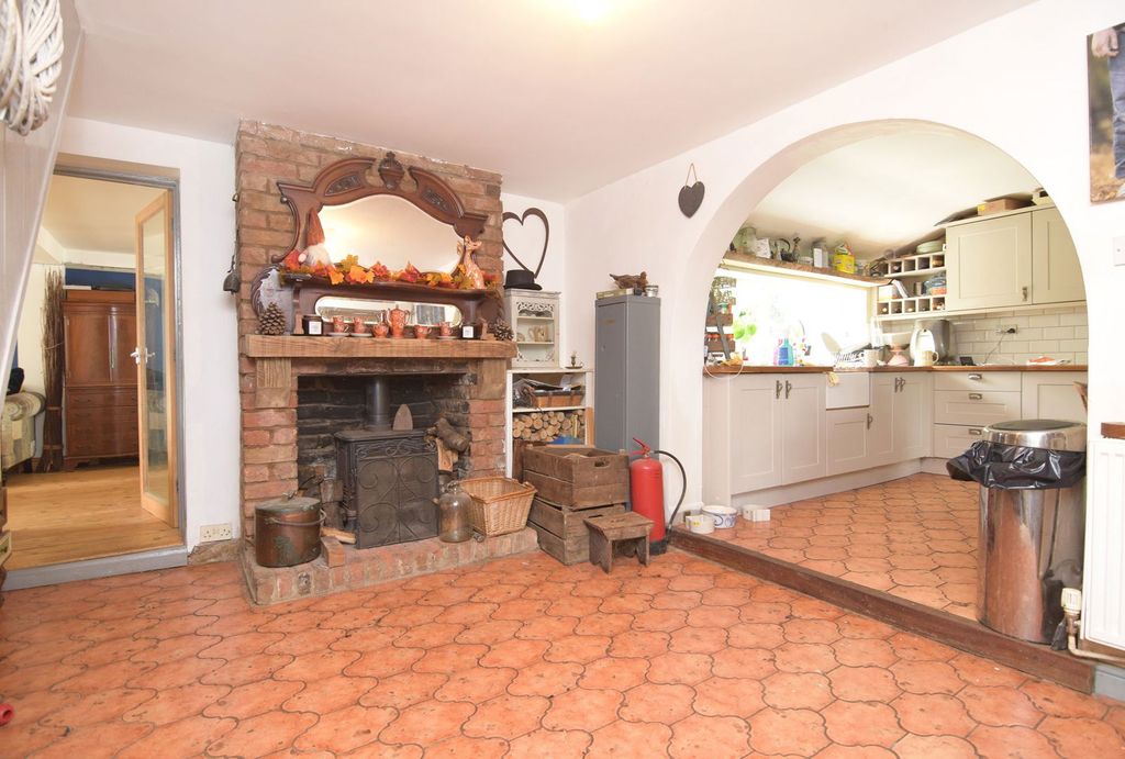 Property photo 2 of 21