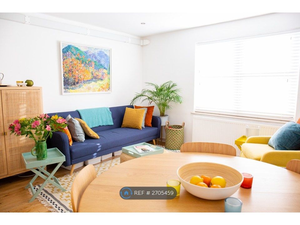 Property photo 1 of 11 Living Area