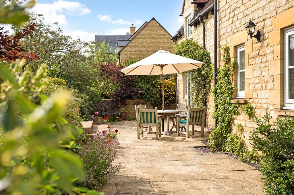 Property photo 2 of 17 Terrace