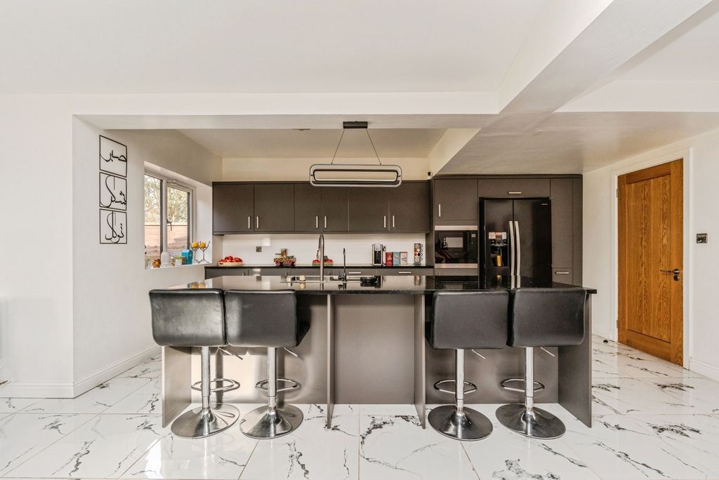 Property photo 2 of 18 Pbox-Img.Jpg