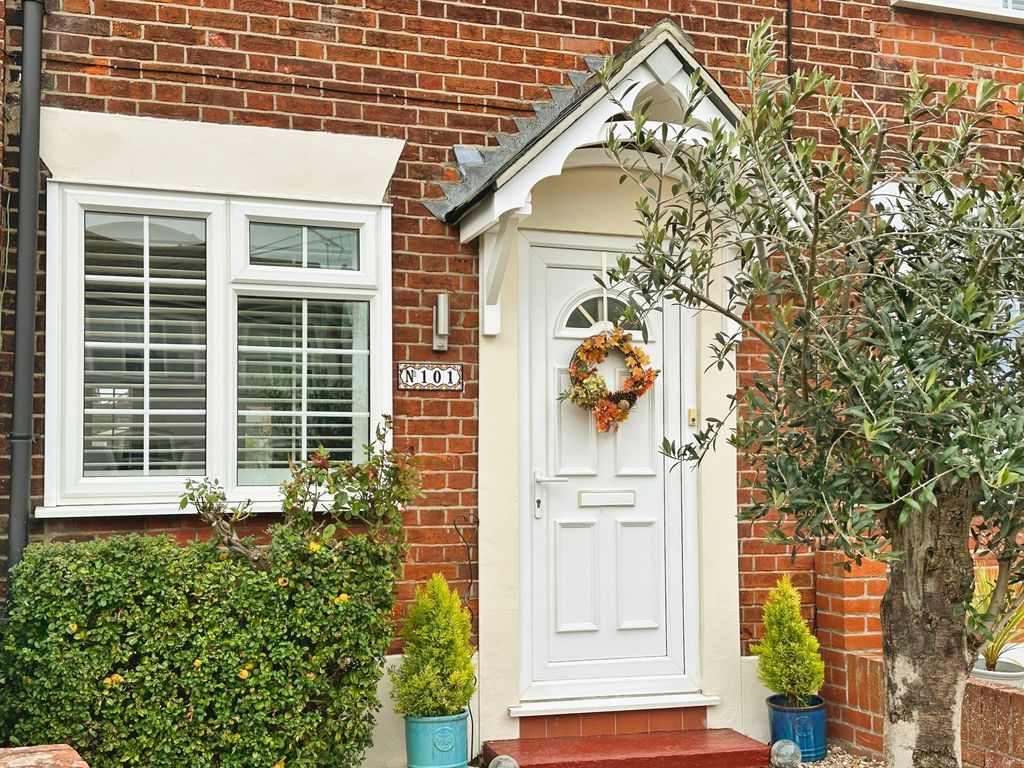 Property photo 1 of 26 High Street