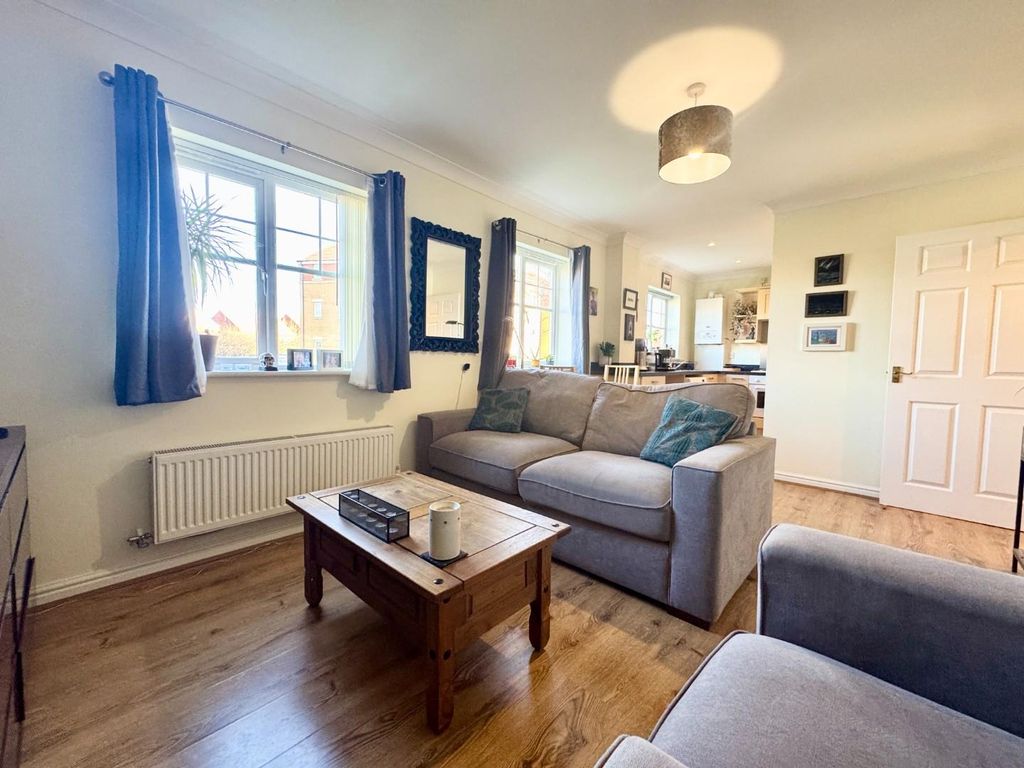 Property photo 2 of 10 Lounge