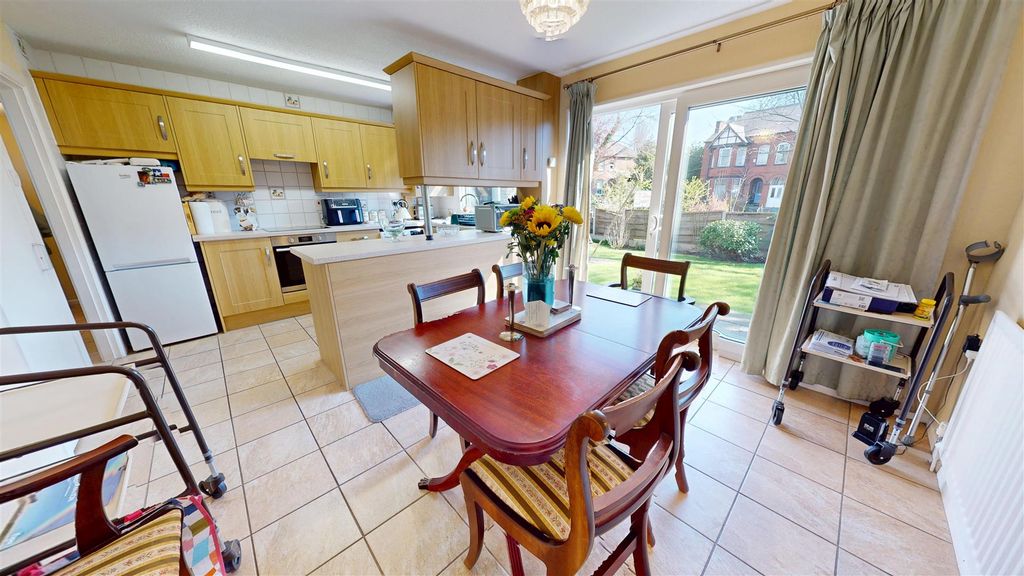 Property photo 2 of 20