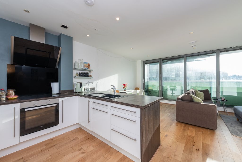 Property photo 3 of 12