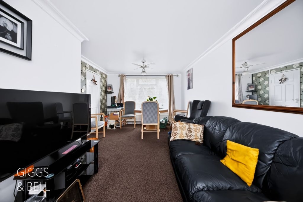 Property photo 2 of 15 5899942