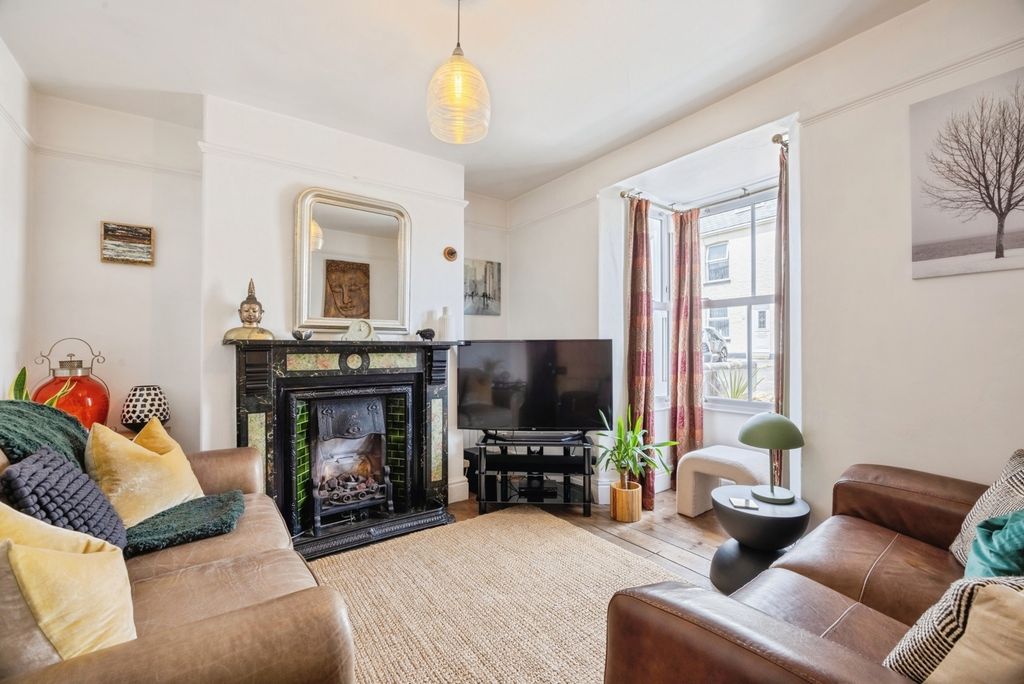 Property photo 2 of 17 Photo