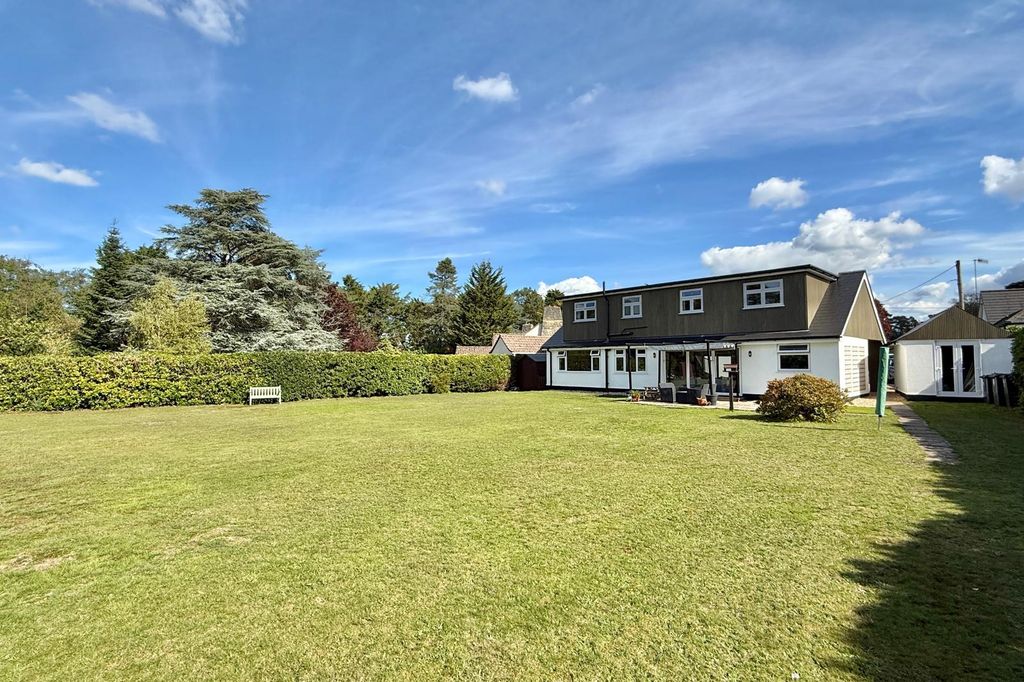 Property photo 1 of 35 4/5 Bedroom Chalet House