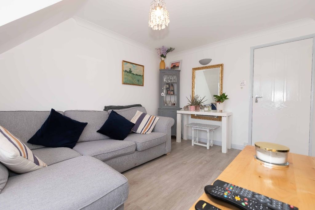 Property photo 3 of 9 Hangleton_1