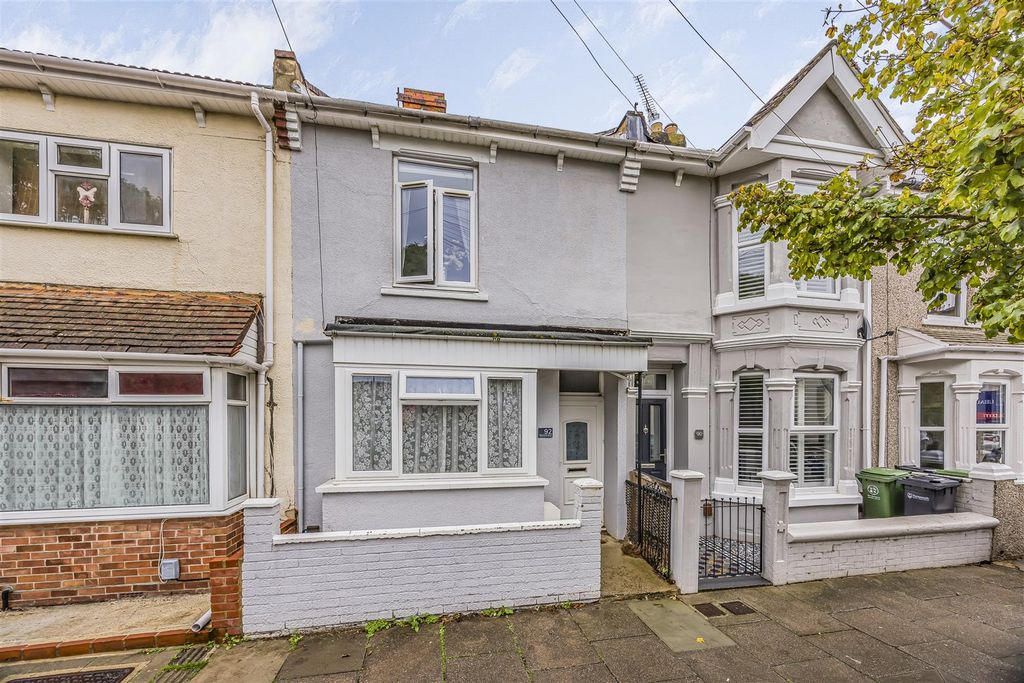 Property photo 1 of 17 92 Newcomen Road, Portsmouth-Porticomarketing-Sold