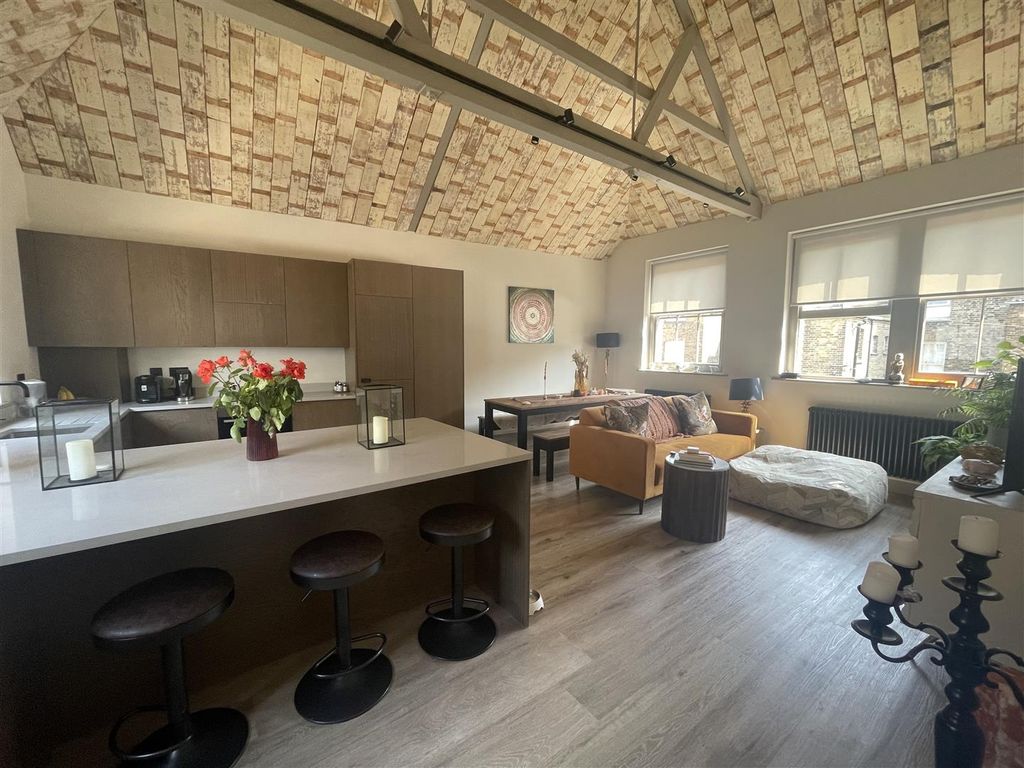 Property photo 2 of 12 Breakfast Bar.Jpg