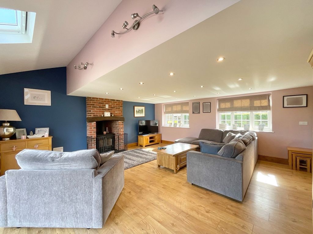 Property photo 3 of 27