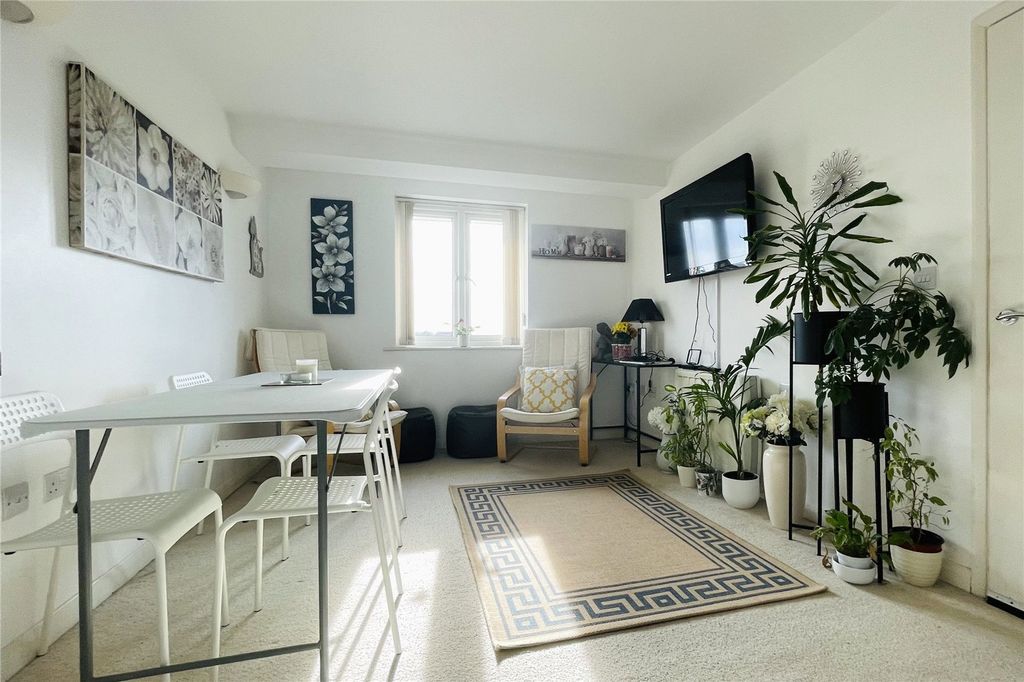 Property photo 2 of 8 Picture No. 28