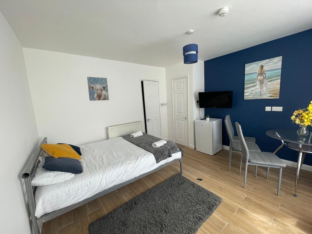 Property photo 1 of 6 Double Bedroom For Rent