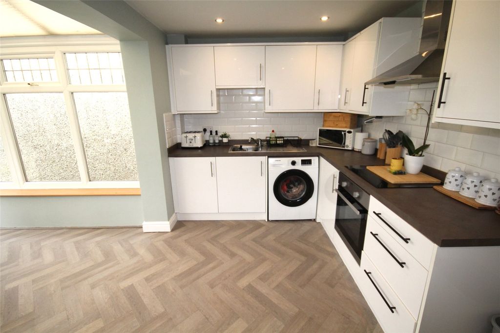 Property photo 3 of 12 Kitchen