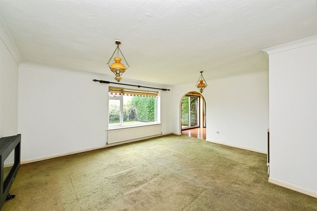 Property photo 2 of 20